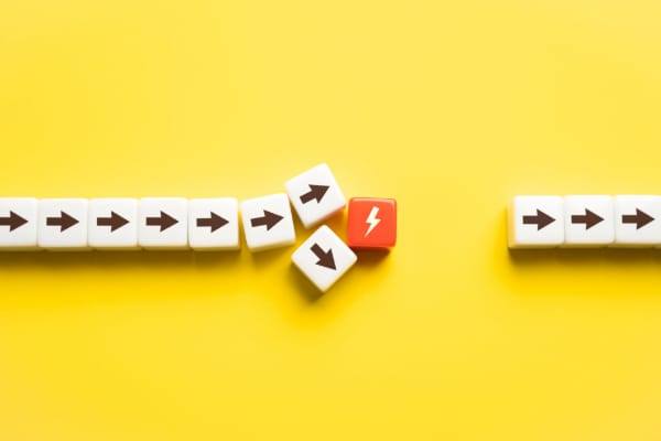 Cubos em sequencia desenho de setas